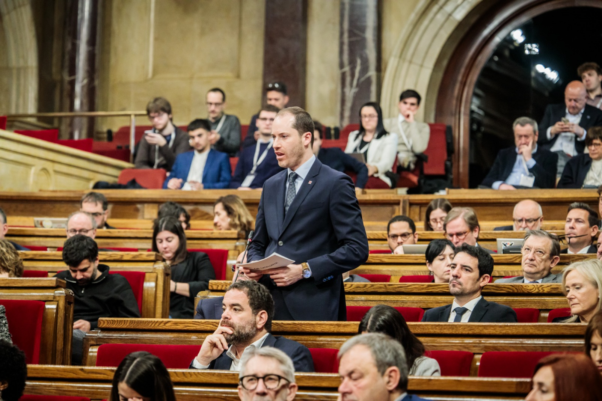 Juan Fernández: “En Cataluña, los impuestos se han convertido en una soga que ahoga a los trabajadores y familias”